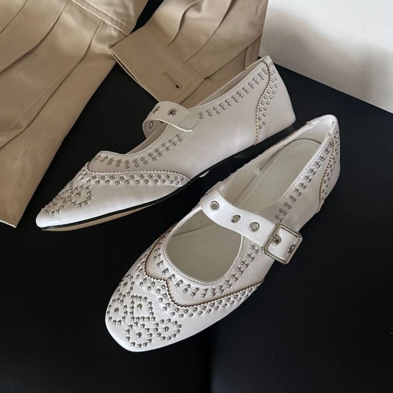 レトロリベットバックルデザインフラットシューズ レディース  - Women'S Fashion Brand Shoes のレビューと価格