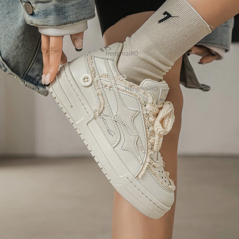 レディーススニーカー メンズ レトロ スター Y2K ホワイ - Women'S Fashion Tennis Shoes のレビューと価格