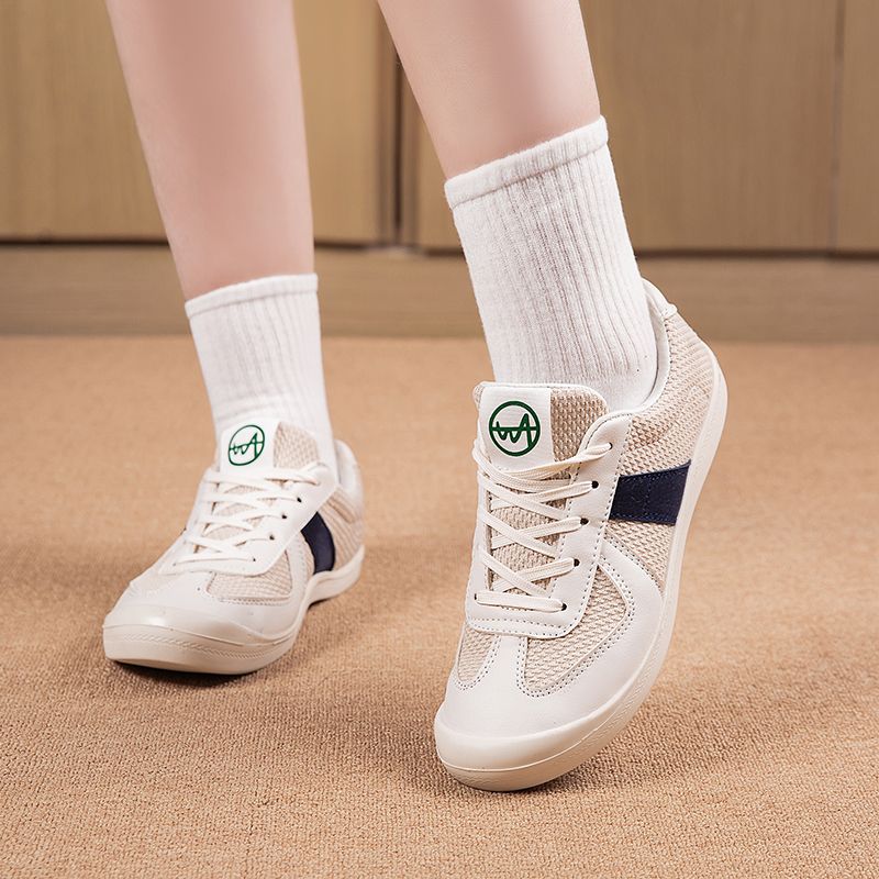 女性のスポーツシューズ高級カジュアルテニスアウトドアウォーキ - Women'S Fashion Tennis Shoes のレビューと価格