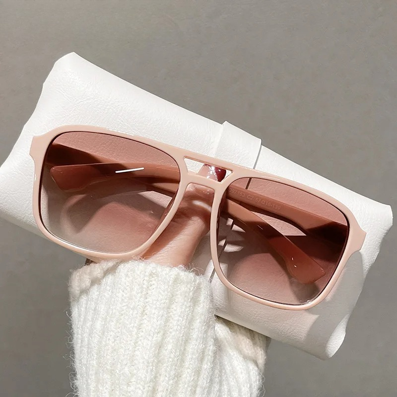 スクエアダブルブリッジサングラス女性レトロシェード UV40 - Women'S Fashion Eyeglasses のレビューと価格
