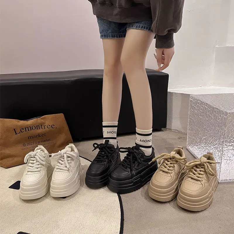 女性用の白いプラットフォームスニーカー,小さなカジュアルスポ - Women'S Fashion Tennis Shoes のレビューと価格
