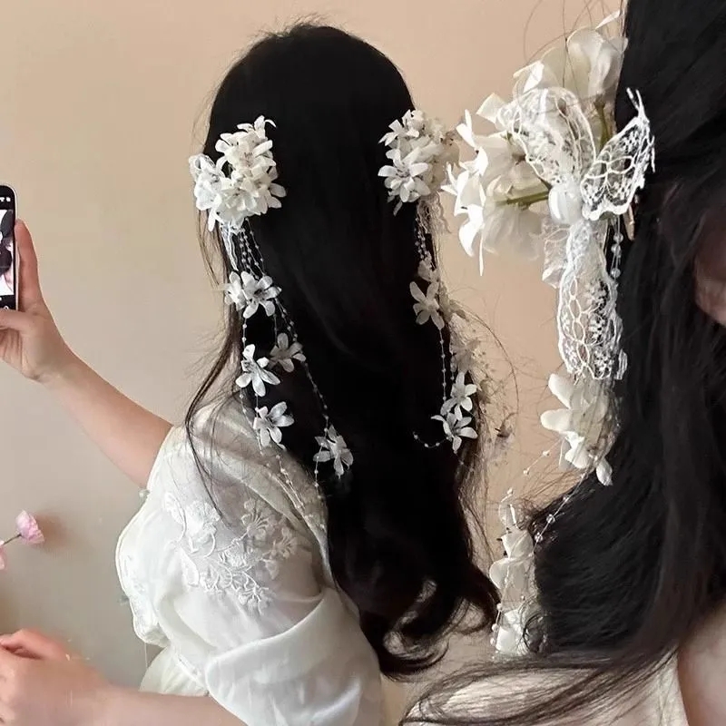 エレガントな白い花柄ヘアクリップ、レースのリボンとビーズのタ - Women Fashion Photoshoot のレビューと価格