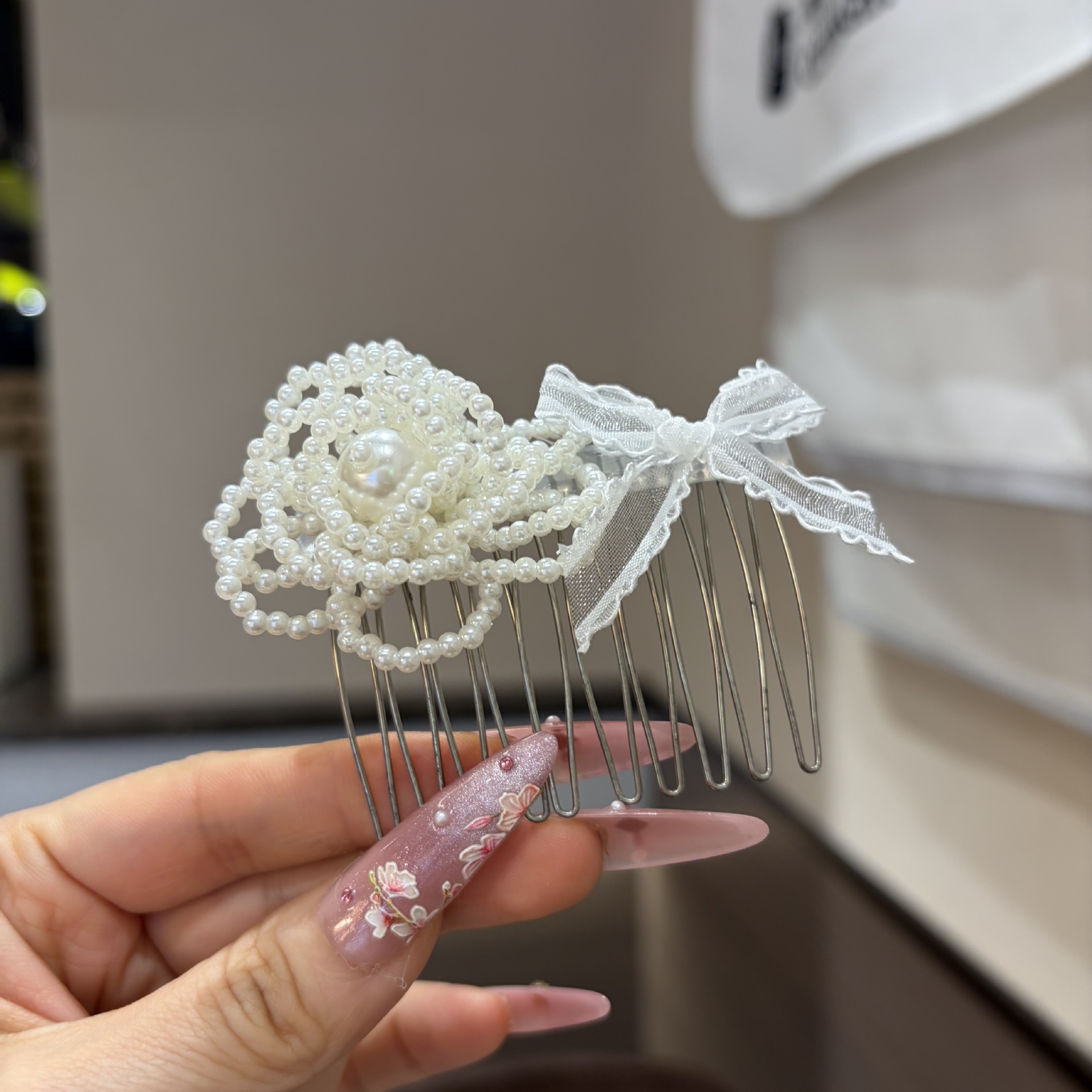 女性向けのおしゃれな花柄パール逆さ櫛、高級で多用途なヘアコー - Women Fashion Hub のレビューと価格