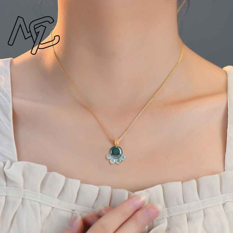 天然本物のエメラルドブルーウォータージェイド猫の足ペンダント - Women'S Fashion Gifts のレビューと価格